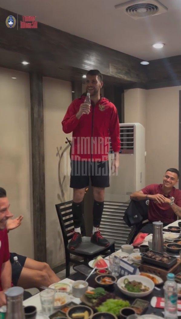 potret kompak Maarten Paes dengan pemain timnas (instagram.com/timnasindonesia)