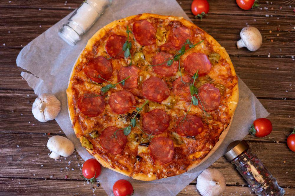 ilustrasi pepperoni pizza (pexels.com/Oleksandr P)