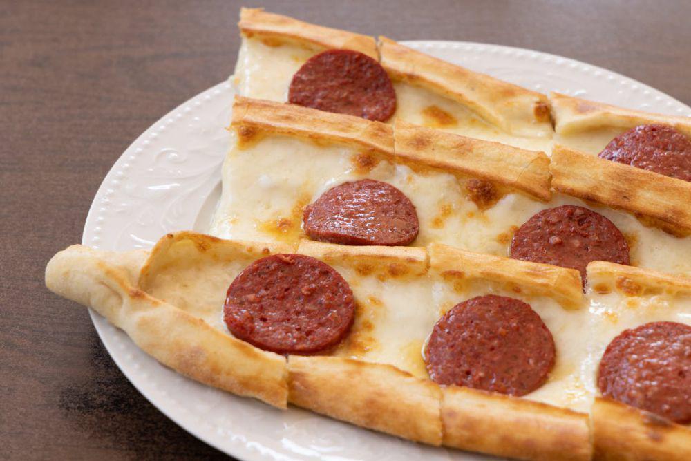 ilustrasi roni cup pepperoni (pexels.com/Engin Aykurt)
