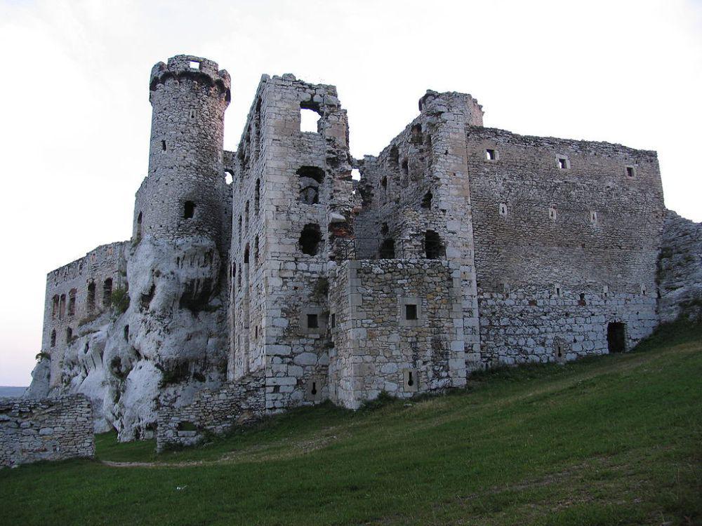 Kastil Ogrodzieniec (commons.wikimedia.org/Kozak1410)