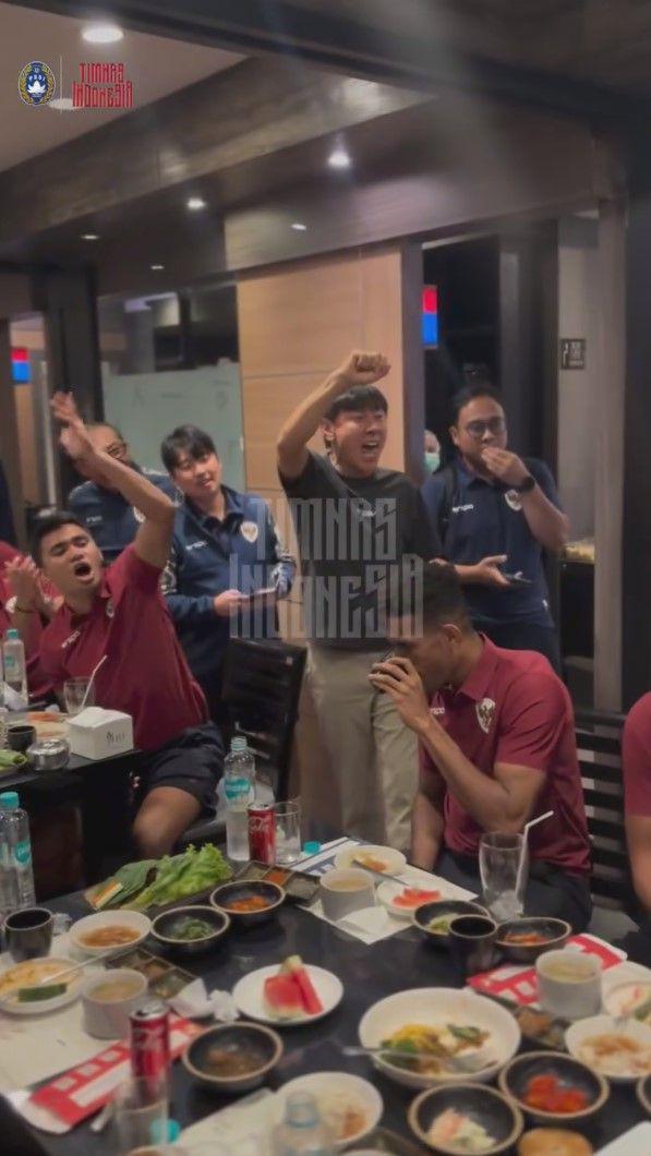 potret kompak Maarten Paes dengan pemain timnas (instagram.com/timnasindonesia)
