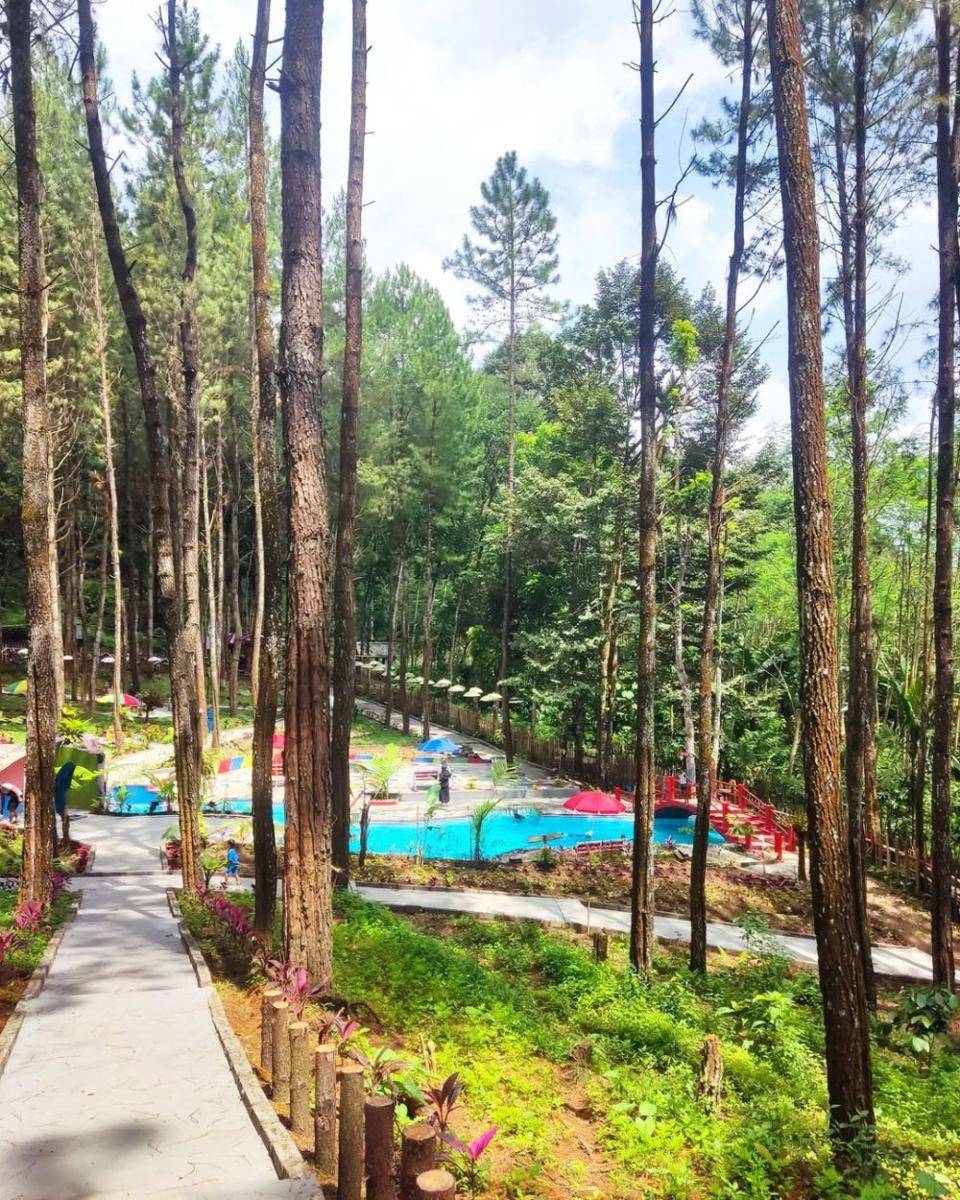 potret keberadaan kolam renang di kawasan wisata Air Terjun 7 Bidadari (instagram.com/don.pr_)