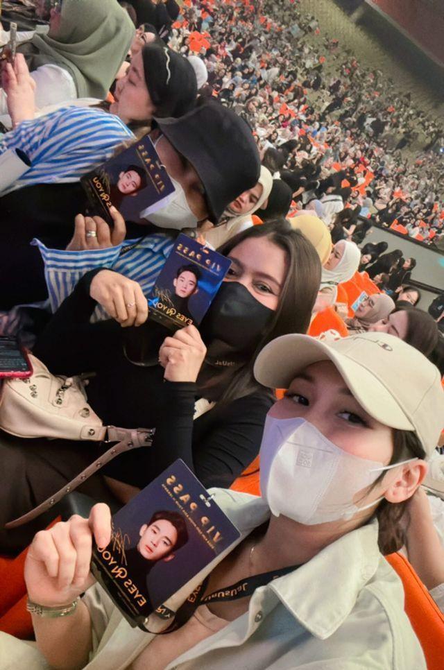 potret Ayu Ting Ting nonton fanmeeting Kim Soo Hyun (instagram.com/ayutingting92)