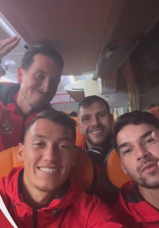 potret kompak Maarten Paes dengan pemain timnas (instagram.com/timnasindonesia)