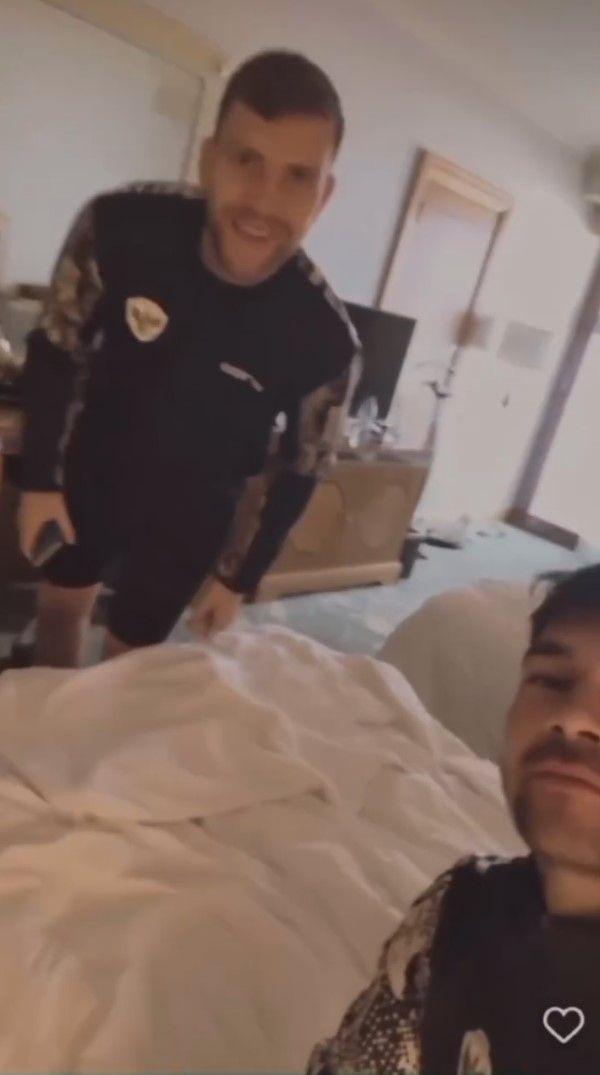 potret kompak Maarten Paes dengan pemain timnas (instagram.com/sandywalsh)
