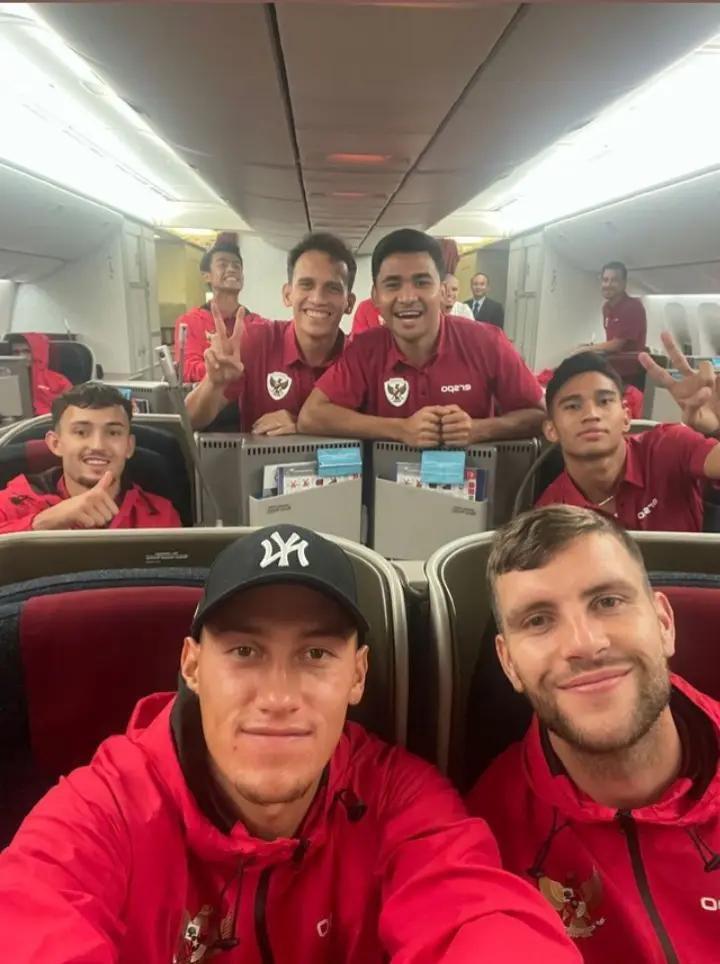 potret kompak Maarten Paes dengan pemain timnas (instagram.com/jayidzes)