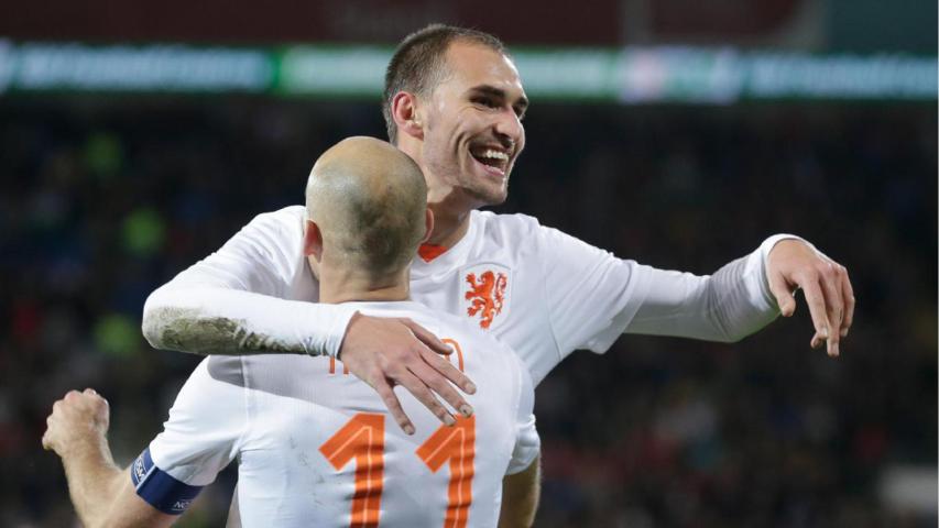 Bas Dost (belakang) (knvb.nl)