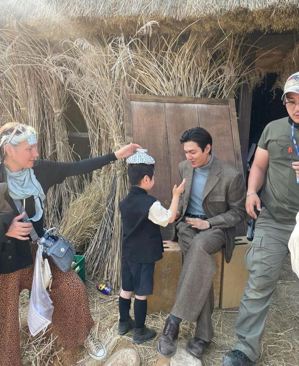 potret Lee Min Ho di balik layar Pachinko Season 2 (instagram.com/actorleeminho)