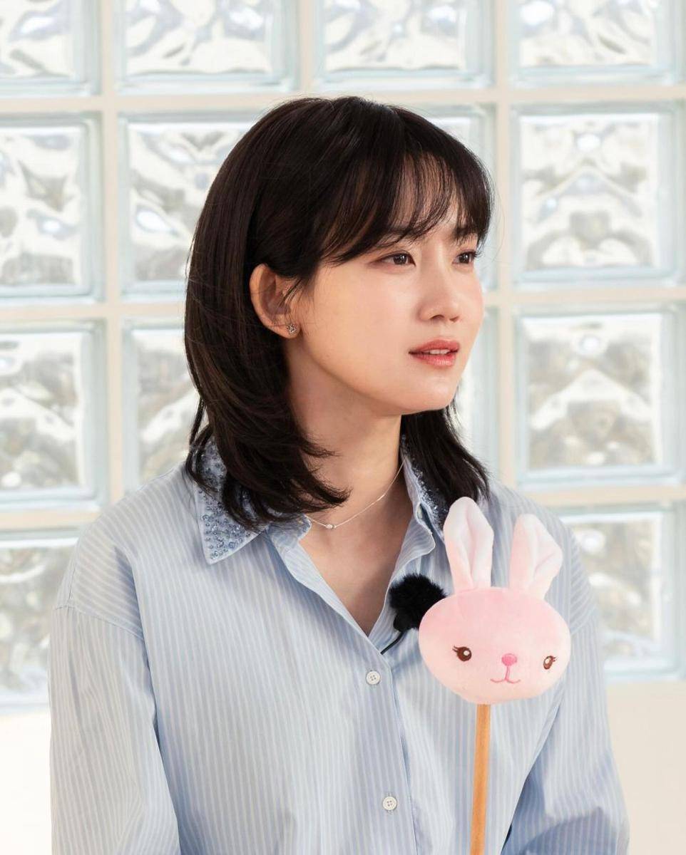 model rambut sebahu layer ala Korea (instagram.com/hyunbeenshin)