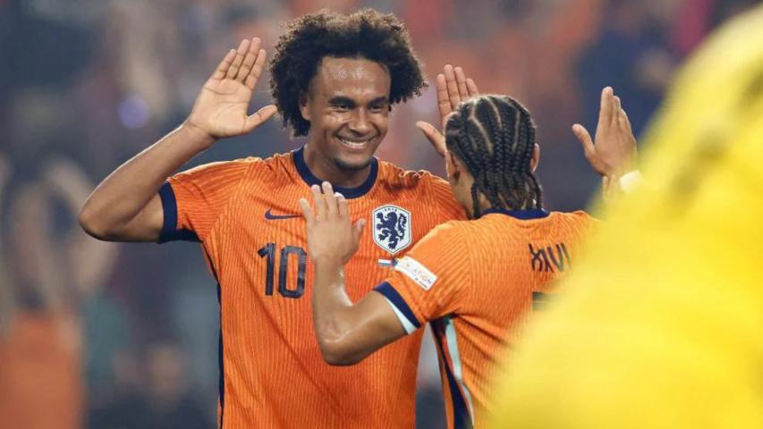 Joshua Zirkzee (belakang) (uefa.com)