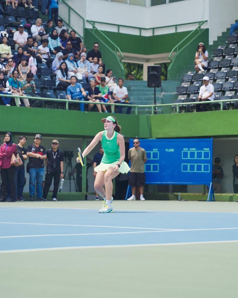 potret Luna Maya tanding tenis dengan Eugenie Bouchard (instagram.com/lunamaya)