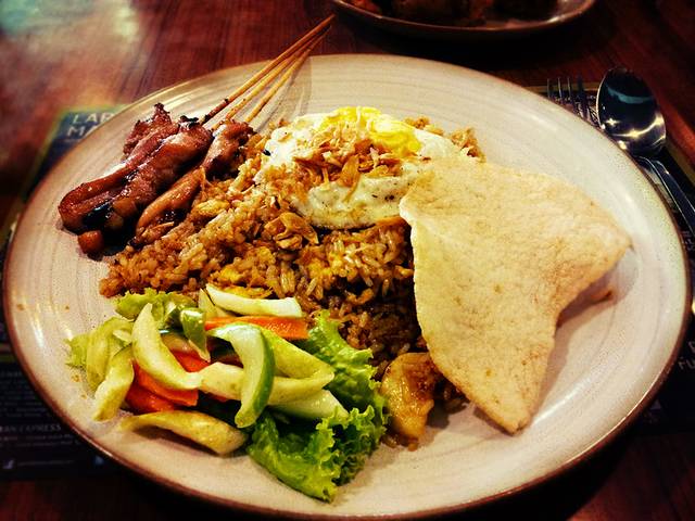 ilustrasi nasi goreng kaki lima (wikimedia.org/Victoria.shuttle.wizzard)