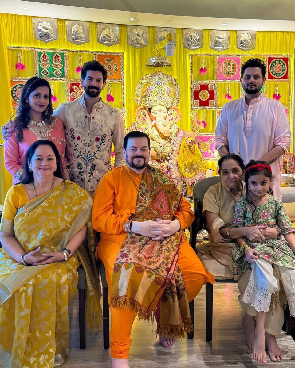 keluarga Neil Nitin Mukesh (instagram.com/neilnitinmukesh)