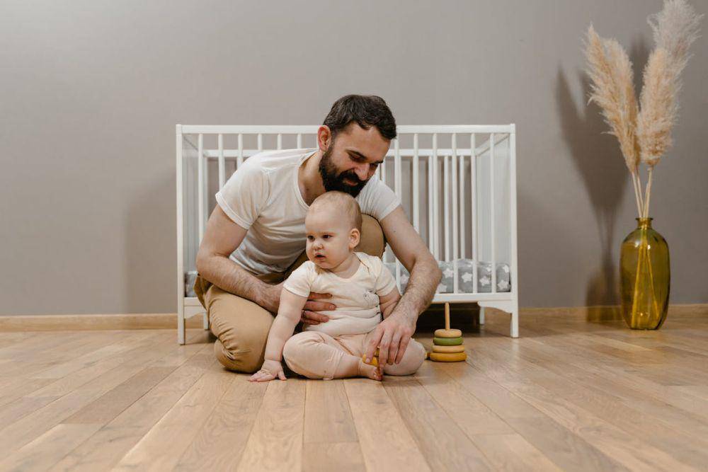 ilustrasi bermain bersama bayi (pexels.com/MART PRODUCTION)