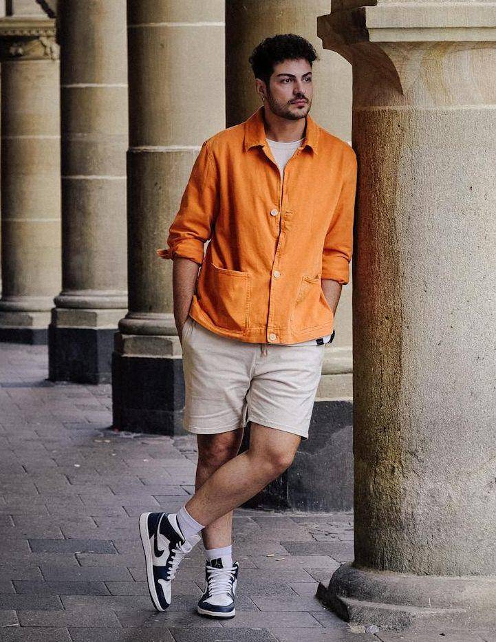 short pants pria (pexels.com/Ramazan Karaoglanoglu)