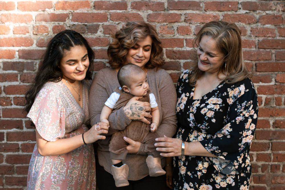 ilustrasi wanita bersama bayi (pexels.com/RDNE Stock project)