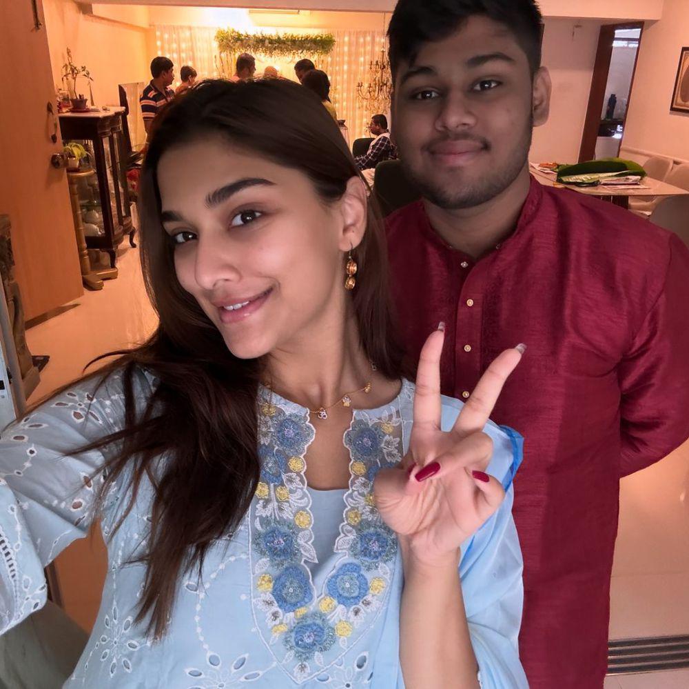keluarga Saiee Manjrekar (instagram.com/saieemmanjrekar)