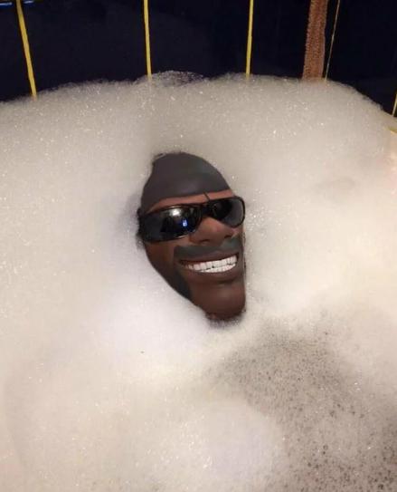 potret aksi kocak pria di bathtub (reddit.com/ihavenofather_2765)