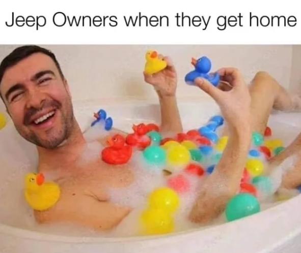 potret aksi kocak pria di bathtub (reddit.com/lampoluza)