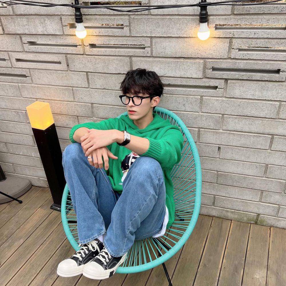padu padan blue Jeans ala DK SEVENTEEN (instagram.com/dk_is_dokyeom)