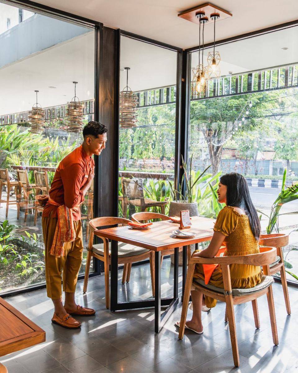 Salah satu area duduk yang nyaman di Paed Thai Sanur (instagram.com/paedthai)