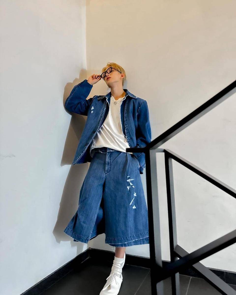 padu padan blue jeans ala DK SEVENTEEN (instagram.com/dk_is_dokyeom)