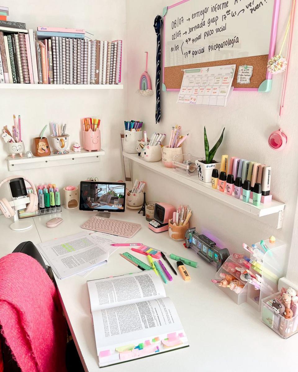 8 Tips DIY Meja Belajar Agar Lebih Terorganisir dan Stylish