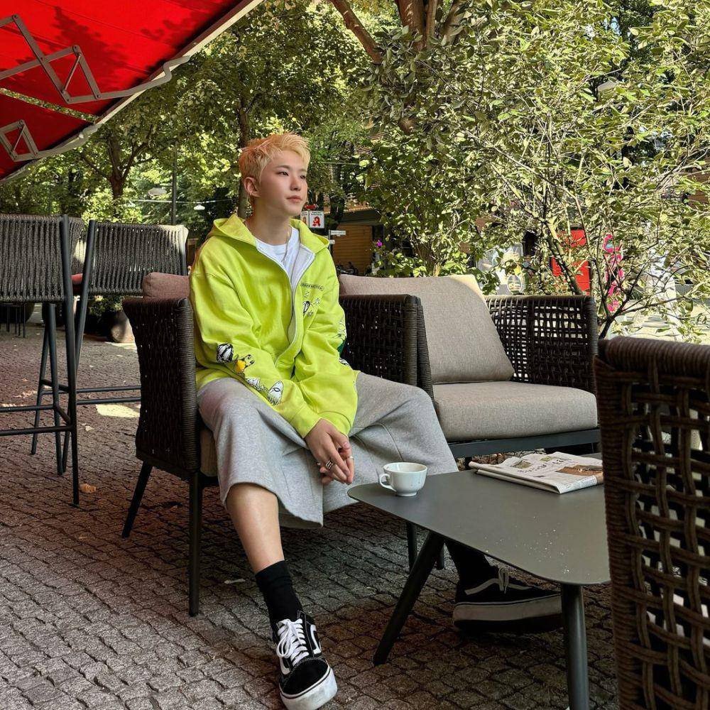 outfit street style kekinian ala Hoshi SEVENTEEN (instagram.com/ho5hi_kwon)