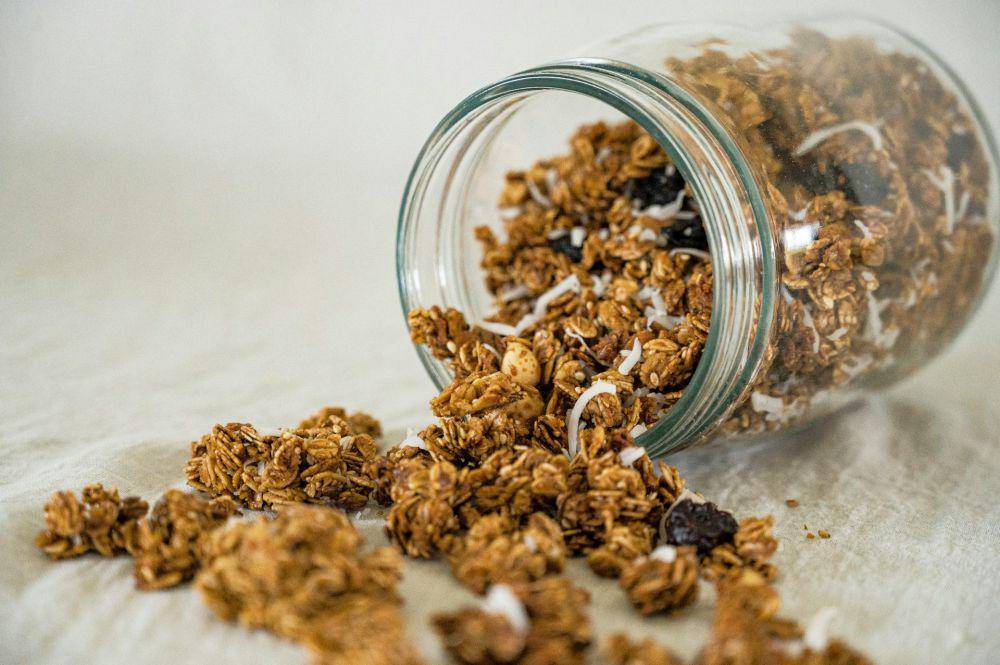 ilustrasi granola (unsplash.com/Sollange Brenis)