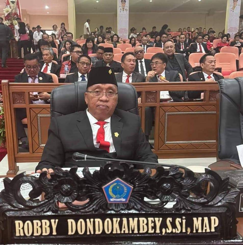 Anggota DPRD Sulawesi Utara sekaligus bakal Calon Bupati Minahasa, Robby Dondokambey. Ia merupakan kakak Gubernur Sulut, Olly Dondokambey.