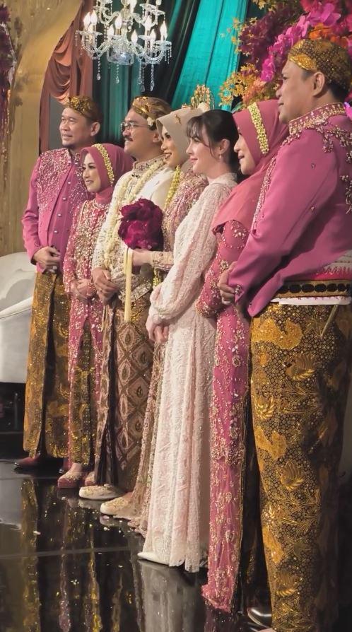 tamu artis di pernikahan anak Cak Lontong (Instagram.com/arumibachsin_94)