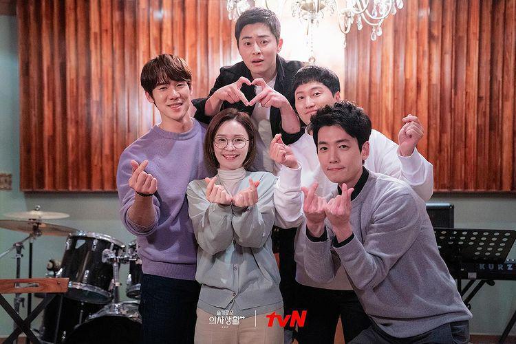 4 Korean Show Geng 99 Hospital Playlist, Kumpul di A-List to Playlist