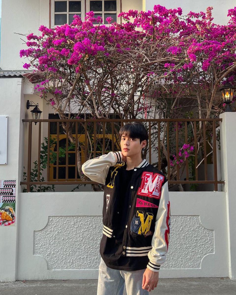 potret OOTD padu padan celana jeans ala Poon Mitpakdee (instagram.com/poon_mit12)