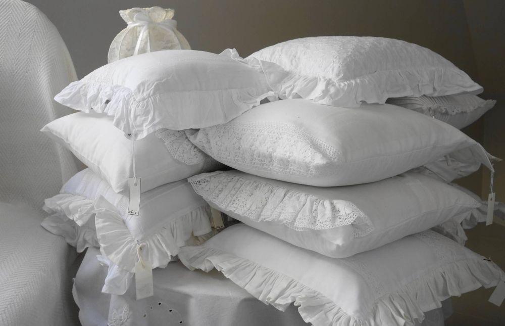 Jenis Bantal untuk Nyeri Bahu, Manfaat, dan Risikonya