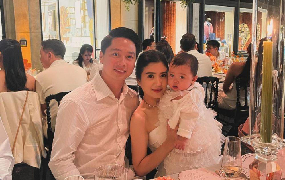 7 Potret Valencia Tanoesoedibjo Momong Baby Avery, Ibu Siaga!