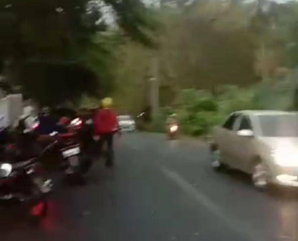 Viral Ibu-ibu Bandar Lampung Tabrak Pemotor hingga Masuk Kolong Mobil