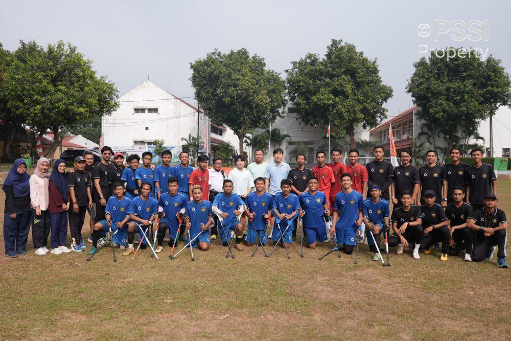 Shin Tae Yong sambangi latihan Timnas Amputasi Indonesia. (pssi.org).