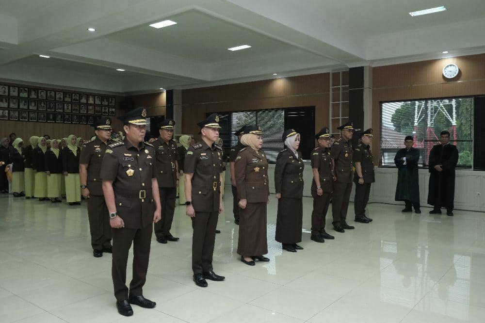 Pelantikan 8 pejabat eselon III di lingkungan wilayah hukum Kejaksaan Tinggi (Kejati) Lampung. (Dok. Kejati Lampung).