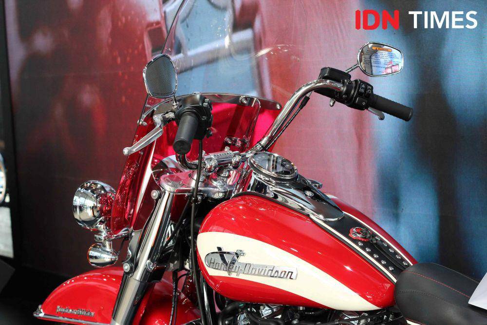 ilustrasi kemudi Harley Davidson Hydra-Glide Revival 2024 (IDN Times/Muhammad Raffash)