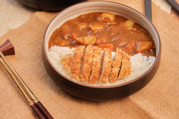 Ilustrasi curry jepang. https://www.istockphoto.com/id/portfolio/Aonip