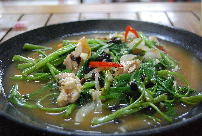 ilustrasi tumis kangkung (flickr.com/ronggolaweflyfree)