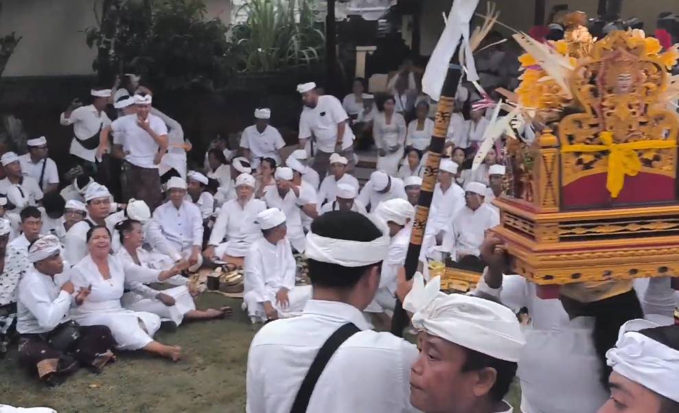 Pelaksanaan Tradisi Maburu di Desa Adat Panjer. (YouTube.com/JEJAK BALI)