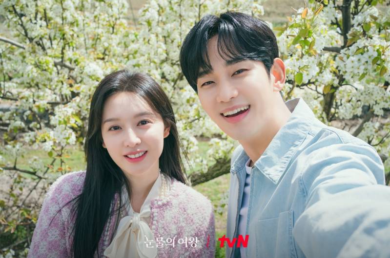 Kim Ji Won dan Kim Soo Hyun di drama Queen of Tears (Dok. tvN/Queen of Tears)