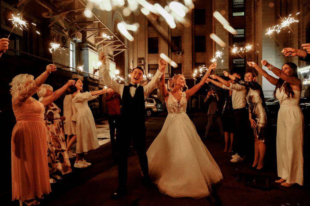 ilustrasi pengantin berdansa (pexels.com/Анна Хазова)