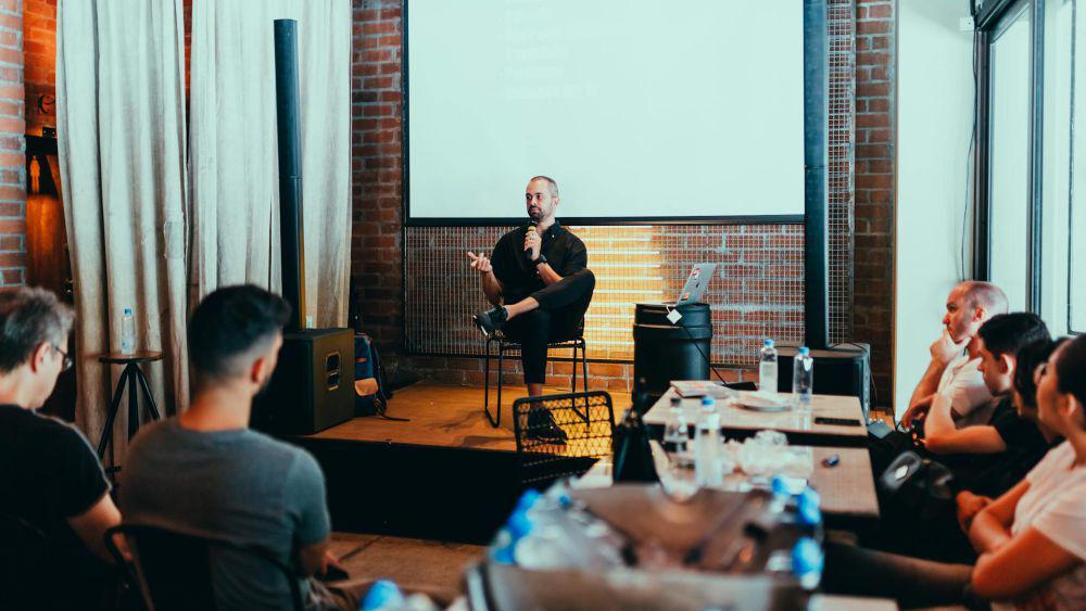 ilustrasi seminar (pexels.com/Matheus Bertelli)