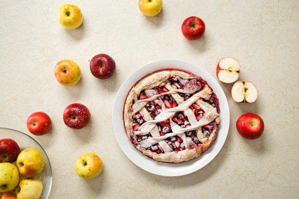 ilustrasi apple pie (pexels.com/Maksim Goncharenok)