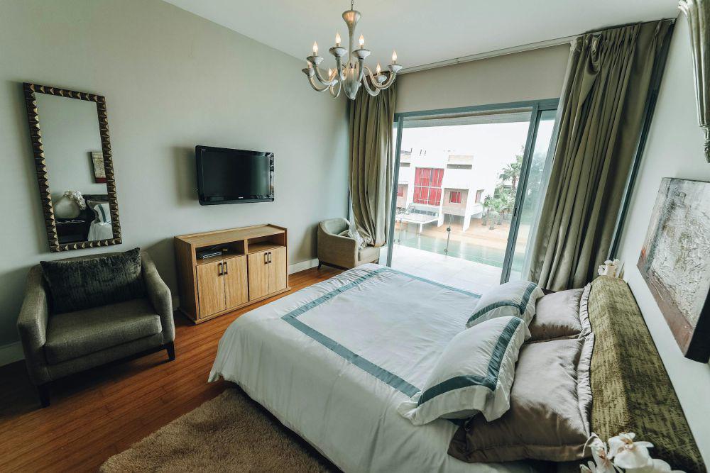 inspirasi tata letak cermin di kamar tidur menurut Feng Shui (pexels.com/Zak Chapman)