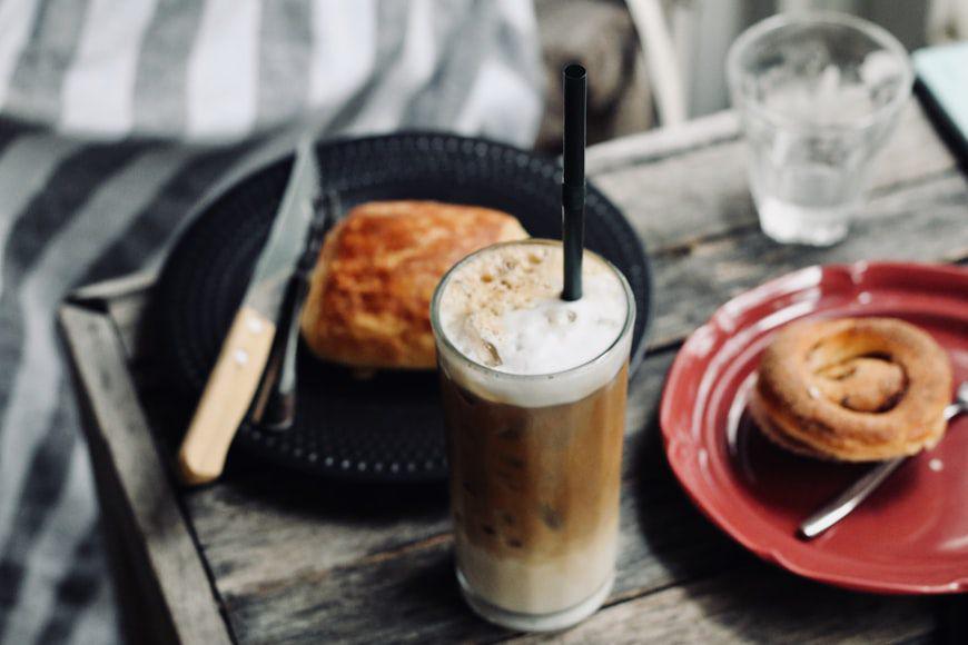 ilustrasi iced spanish latte (unsplash.com/Honey Fangs)