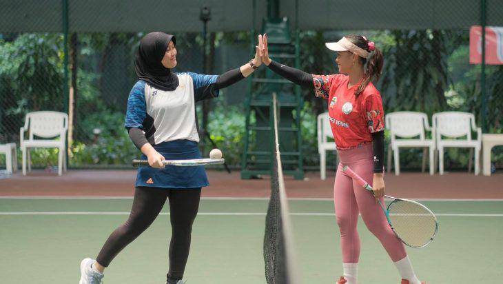 Orang yang sedang bermain soft tennis. (Pesti.id)