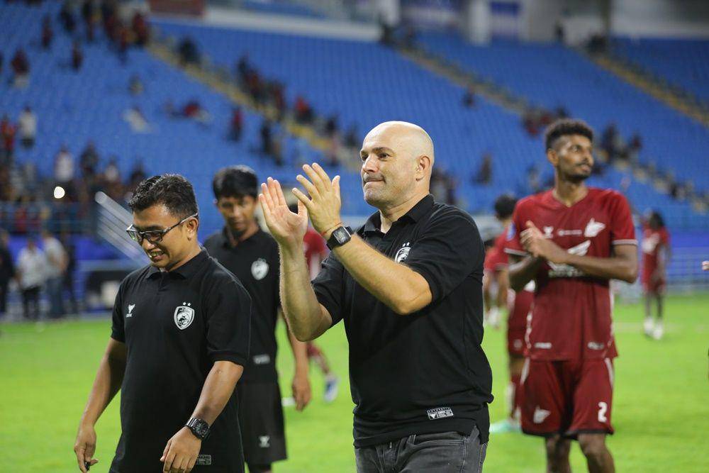 Pelatih kepala PSM Makassar, Bernardo Tavares, selepas laga pekan ketiga BRI Liga 1 2024/25 kontra Dewa United di Stadion Batakan Balikpapan pada 26 Agustus 2024. (Dok. PT Liga Indonesia Baru)